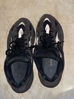 Yeezy 700 V2 Black Sneakers